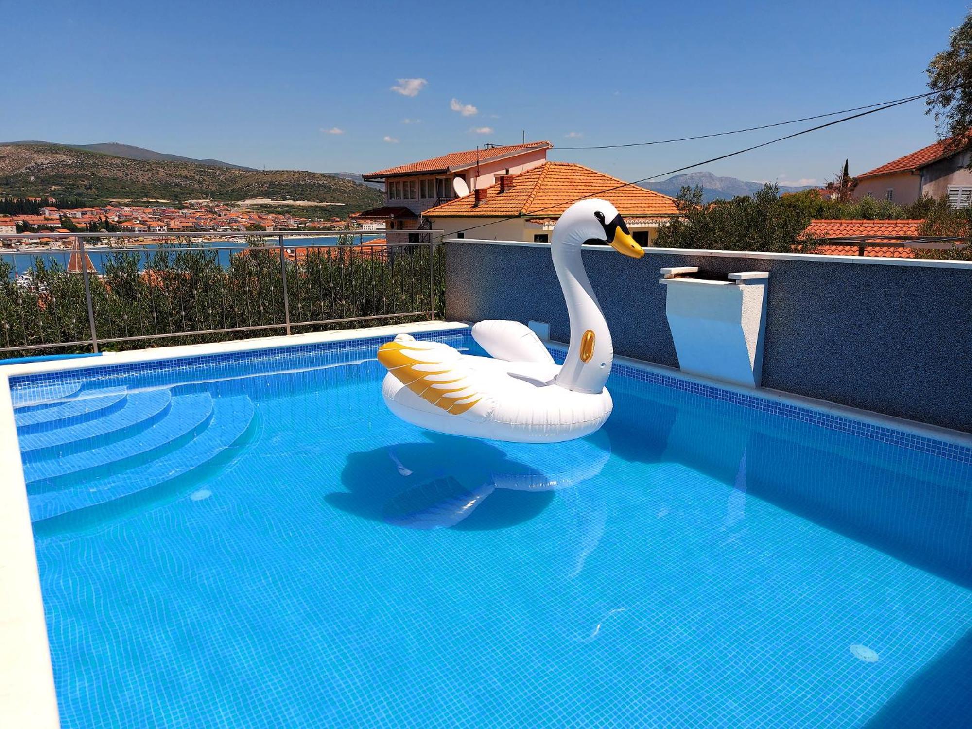 Apartmani Balan S Vanjskim Bazenom Trogir Exterior photo