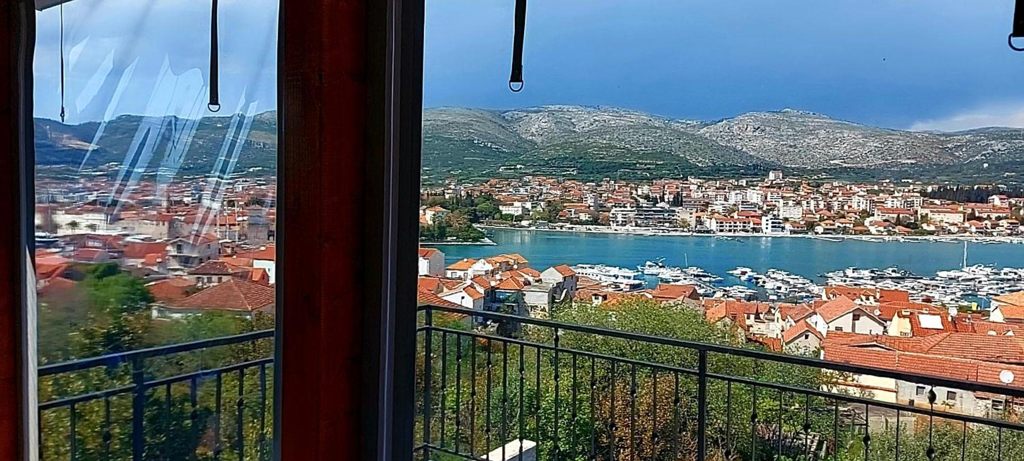 Apartmani Balan S Vanjskim Bazenom Trogir Room photo
